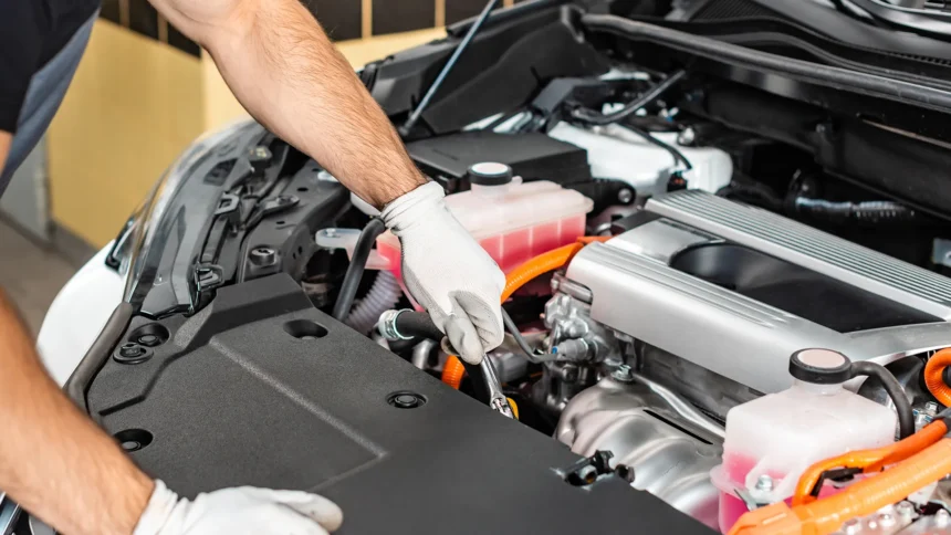 نمایش ابزارها و قطعات خودرو هنگام سرویس دوره‌ای